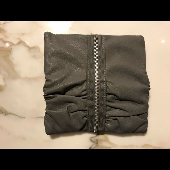Faux Leather Ruched wallet - Picture 4 of 5